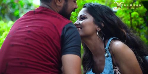 DESI GIRL SUDIPA WITH HER BOYFREIND IN GARDEN, RAIN & FUCKING IN NATURE, FULL OUTDOOR SEX