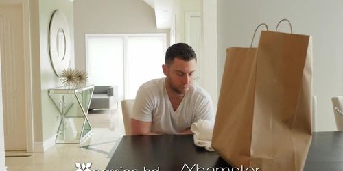 PASSION-HD Unexpected Fuck With Lucky Delivery Boy (Athena Faris, Gotta Love Lucky, Seth Gamble)