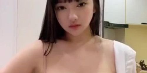 Wearing and matching highlights the charm of the big boba, two bold white rabbits showing up and shaking milk is really fascinat