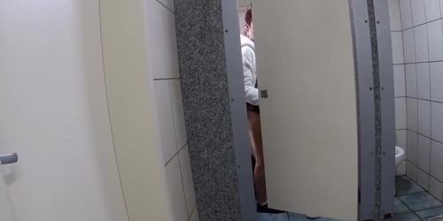 Aproveitei A Quarentena Que Esta Tudo Deserto E Fiz Sexo Dentro De Um Banheiro Publico