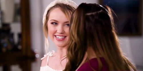 Busty blonde girl facesits and licks a petite brunette girl (Aften Opal, Nikole Nash)