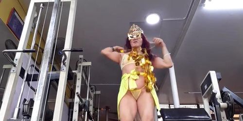 LA ESCULTURAL DIOSA MILF MUESTRA SUS ENCANTOS EN AÑO NUEVO (Lourdes Fitness)