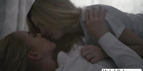 Blonde jail guard licks her inmate girlfriend