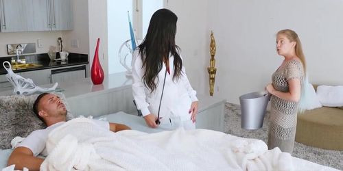 Sexy Doc Fixes The Patients Erect Meat With Doggystyle - Melissa Lynn