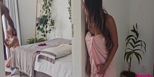 Hyoran Carvalho And Yazmin Mini Puta - Nao Aguentei Ver Meu Namorado Comer A Amiga E Pedi Leitinho (completo No Sheer E Red) 11
