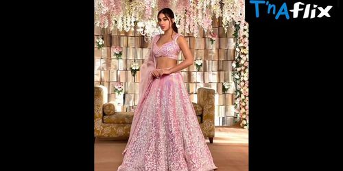 Sara Ali Khan Breasts Scene  in Sara Ali Khan Hot Sexy Bold April June 2021