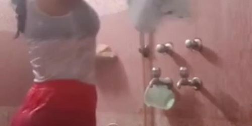 Beautiful? Desi Gf Recording Bathroom Video To Please Her Lover!