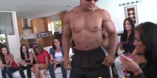 DANCING STRIPPER - Real amateurs blowing cock at bachelorette party