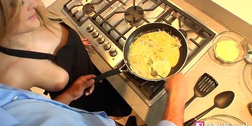 Alexis is Cooking (Alexis Texas)