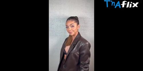 Sarah Hyland Sexy Scene  in Sarah Hyland Sizzles At Red Carpet Event