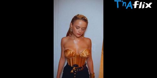 Joey King Breasts Scene  in Joey King In Gold Bustier At Schiaparelli And Neiman Marcus Cocktail Event