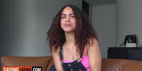 Amateur latina teen marivi motivating a big cocked producer to get a job