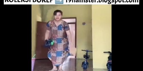 Bokep Indo Pembantu Sange Saat Kerja