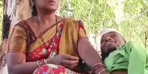 Telugu Mature Paid Bhabhi Giving Handjob And Fucking In Outdoor With Short Man (Viral MMS)