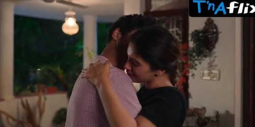 Bhumi Pednekar Lesbian,  Butt Scene  in The Royals