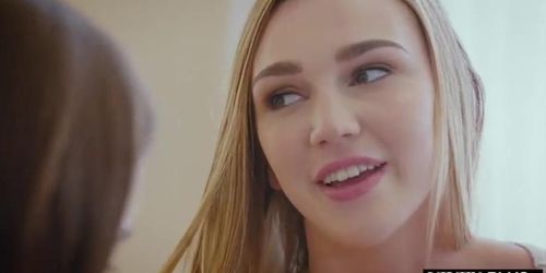 Riley Reid & Kendra Sunderland Hot Lesbian Action - Big Tits, Squirting & Pussy Licking