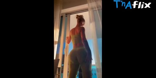 Iggy Azalea Butt Scene  in Iggy Azalea Sexy Leggings Ass Twerking