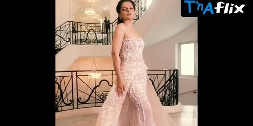 Kangana Ranaut Breasts Scene  in Kangana Ranaut Hot Sexy Bold Pics Collection 2019