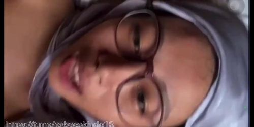 Bokep Hijab Indonesian Naungty Pamer Body DiKamar