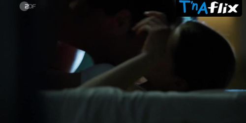 Laura Berlin Breasts,  Underwear Scene  in Notruf Hafenkante