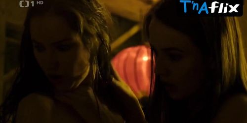 Tereza Voriskova Lesbian,  Butt Scene  in Vsivaci