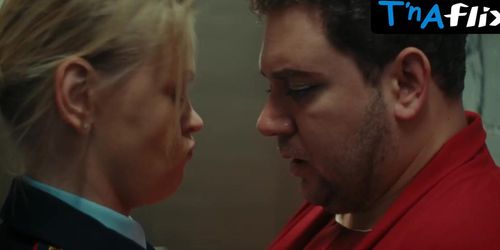 Anna Kotova Sexy Scene  in Kak Druzya Zakhara Zhenili