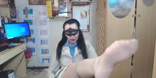 Elegant italian milf masturbates with carrot - masked solo hd