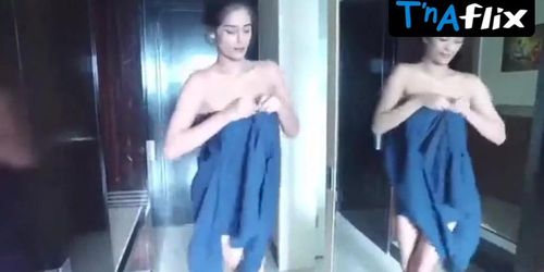 Poonam Pandey Breasts Scene  In Poonam Pandey Sexy Boobs