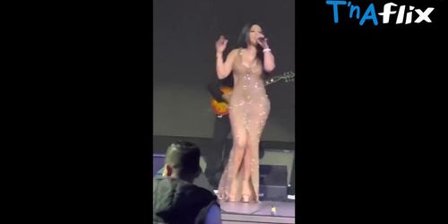 Haifa Wehbe Sexy Scene  in Haifa Wehbe Sexy Dance In Mexico Concert