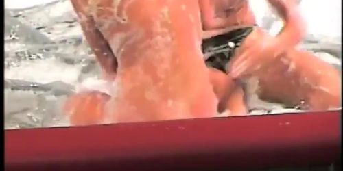 Battlegirls - Daisy vs. Nikita in Shampoo