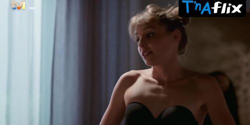 Catarina Nifo Underwear Scene  in A Protegida