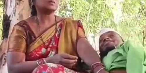 Hindi PublicPlace Telugu Mature Paid Bhabhi Giving Handjob And Fucking In Outdoor With Short Man (Viral MMS)