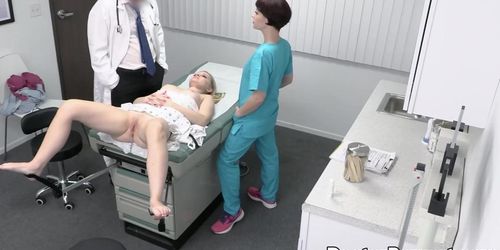 Nurse Jessica Ryan fingers blonde Harlow West and prepares he for the doctors cock (Jessica Ryan (II), Rob Banks)