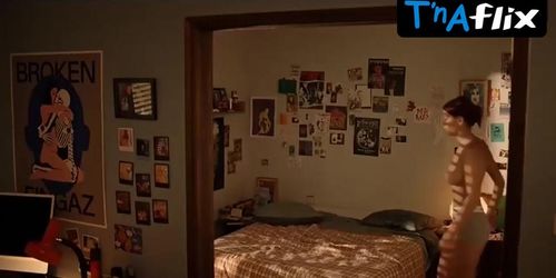 Lia Elalouf Lesbian Scene  in Come Closer