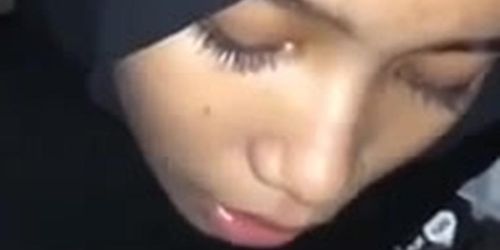 Awek Tudung Bermain Dalam Gelap