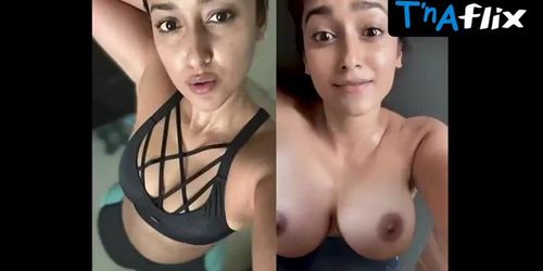 Ileana Dcruz Breasts Scene  in Ileana Dcruz Showoff In Iphone Cloud Clicks.
