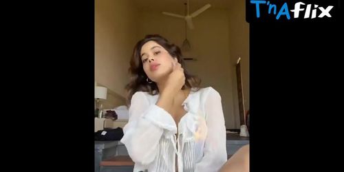 Janhvi Kapoor Sexy Scene  in Janhvi Kapoor Hot Pics Collection January 2022
