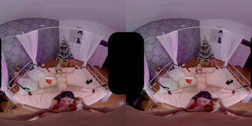 You Just Can'T Beat Polly Pons' Xmas Gift: A Threesome With Her Stepsis Alexa Flexy (Alexa B., Holiday Season)