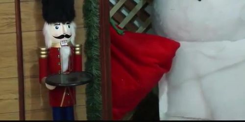 Santas Horny Helpers (Dillion Harper, Gilda Roberts, James Deen, Whitney Westgate)