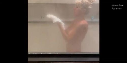 Hot amateur wife shaves pussy before shower - homemade 4k