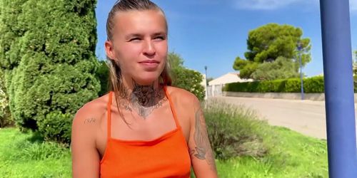 Mel, 24 Years Old, Swimming Pool Installer In Saint-Tropez! - Little Blonde (Blue Eyes, Blue eyes)