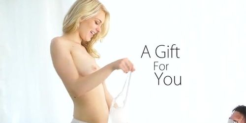 A Gift For You - S13:E18 (Alli Rae, Marry Lynn, Tommy Gunn)