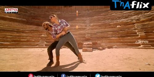 Kajal Agarwal Butt,  Breasts Scene  in Govindudu Andari Vaadele