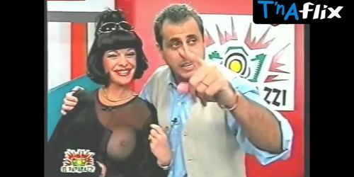 Silvia Suller Breasts Scene  in El Paparazzi