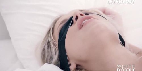 Gorgeous Girlfriends Lola Myluv & Lucy Li Get Together For Romantic Lesbian Sex - WHITEBOXXX