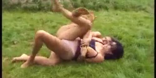 FOM-352 Clara vs Andrea N