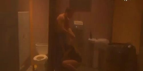 baise aux chiottes (Stormy Daniels)