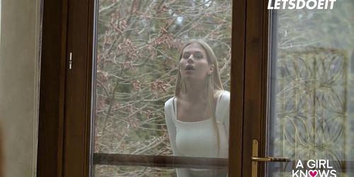 Kinky Neighbors Sabrisse, Stacy Cruz & Zlata Shine Enjoy Steamy Lesbian Fuck - A GIRL KNOWS