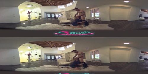 VRHUSH Experienced MILF Julia Ann gets doggystyle at home (Mr Pete)