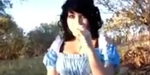 Alice cosplayer fucks boyfriend at park/